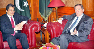 Holbrooke urges Pakistan to identify its problems for support